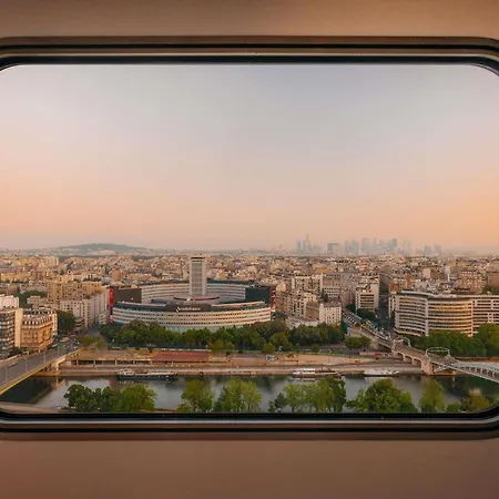 Novotel Centre Tour Eiffel 4*