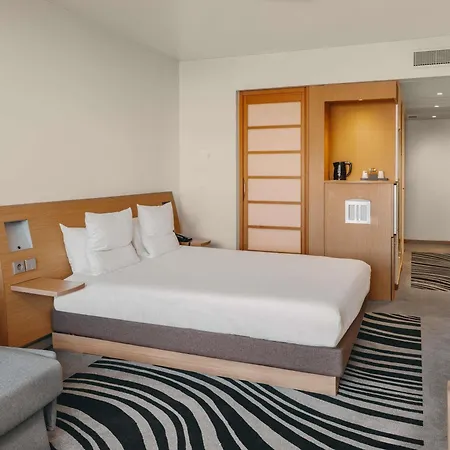 Novotel Centre Tour Eiffel Hotel 4*
