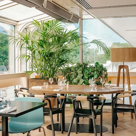 Novotel Centre Tour Eiffel Hotel 4*