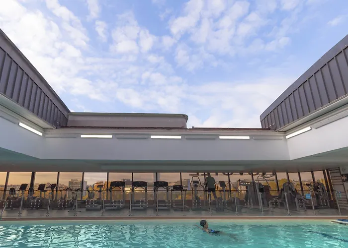 فندق نوفوتيل سنتر تور إيفل