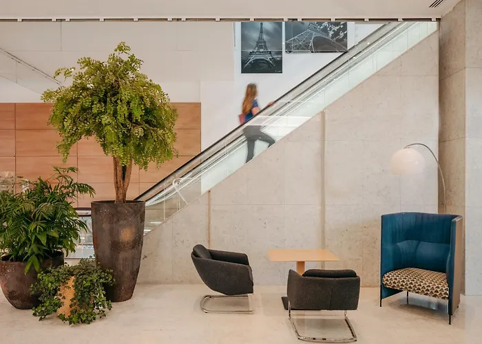 نوفوتيل سنتر تور إيفل 4*