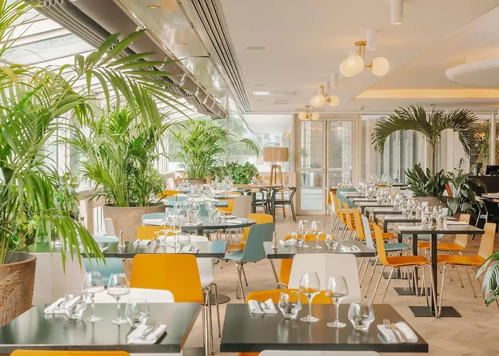 فندق نوفوتيل سنتر تور إيفل