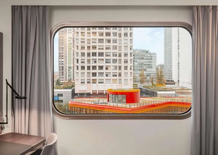 نوفوتيل سنتر تور إيفل فندق 4*