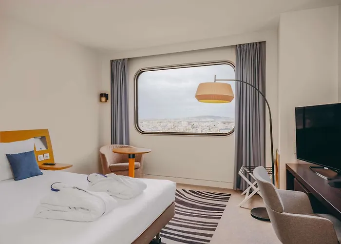 نوفوتيل سنتر تور إيفل 4* باريس