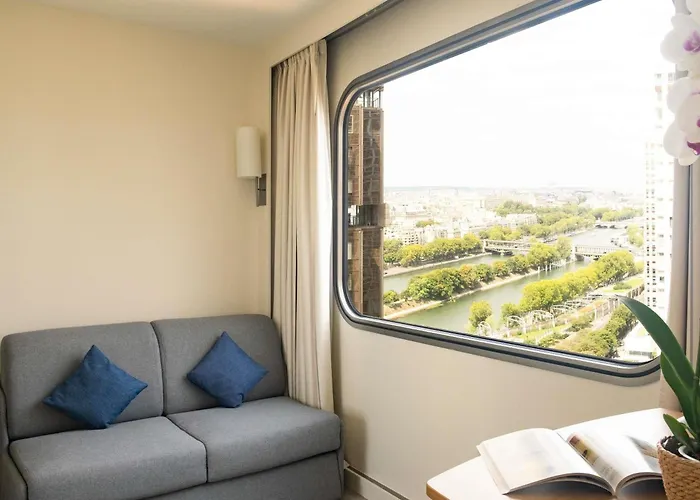 نوفوتيل سنتر تور إيفل فندق 4*