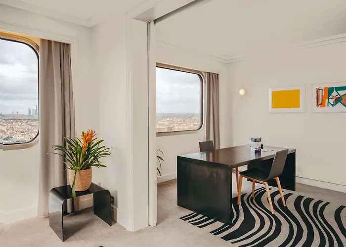 نوفوتيل سنتر تور إيفل فندق