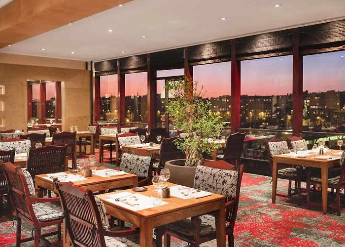 نوفوتيل سنتر تور إيفل 4* باريس