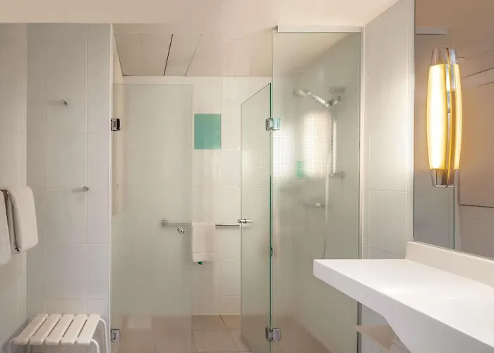 نوفوتيل سنتر تور إيفل فندق 4*