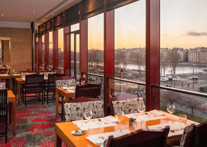 نوفوتيل سنتر تور إيفل 4* باريس