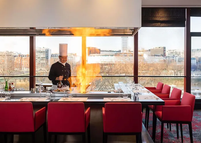 نوفوتيل سنتر تور إيفل 4* باريس