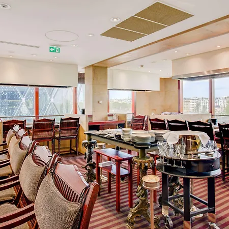 Novotel Centre Tour Eiffel Hotel 4*