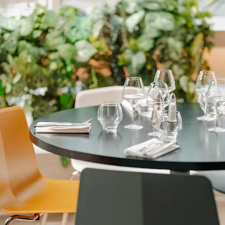 Novotel Centre Tour Eiffel Hotel 4*