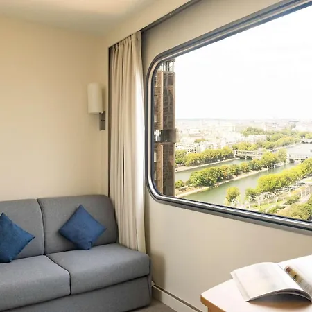 Novotel Centre Tour Eiffel Hotel 4*