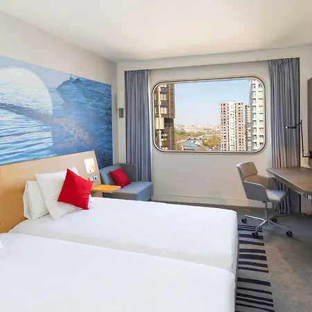 Hotel Novotel Centre Tour Eiffel 4*