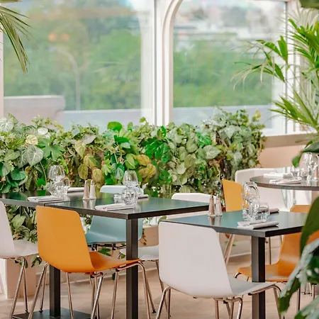 Novotel Centre Tour Eiffel Hotel 4*