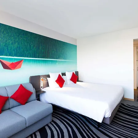 Novotel Centre Tour Eiffel Hotel 4*