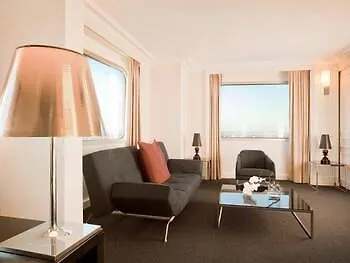 Hotel Novotel Centre Tour Eiffel 4*