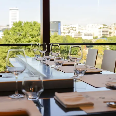 Novotel Centre Tour Eiffel 4*