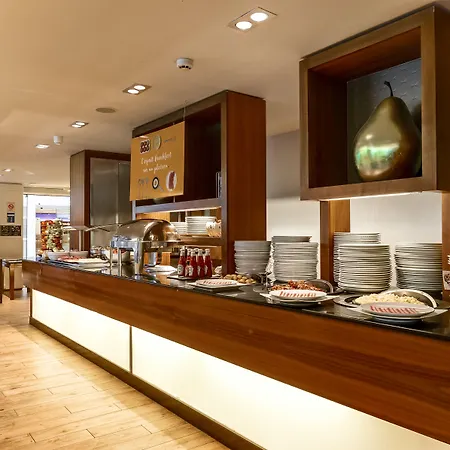 Novotel Centre Tour Eiffel 4*