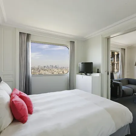 Hotel Novotel Centre Tour Eiffel 4*