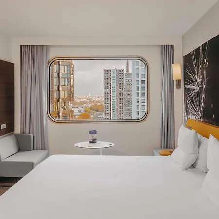 نوفوتيل سنتر تور إيفل