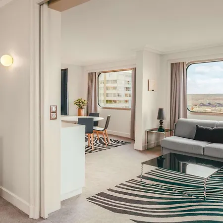Novotel Centre Tour Eiffel Hotel 4*
