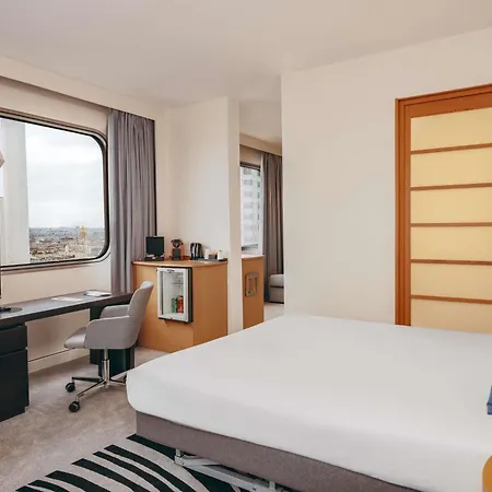 Novotel Centre Tour Eiffel Hotel 4*