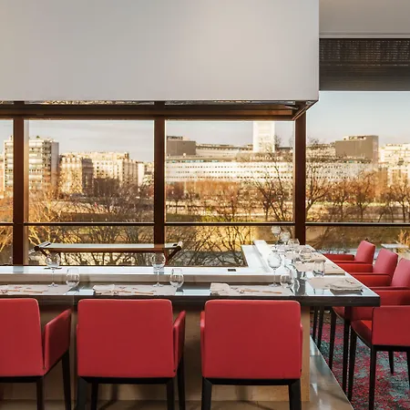 Novotel Centre Tour Eiffel Hotel 4*