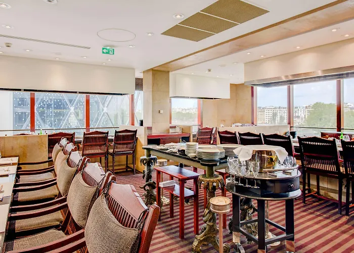 Novotel Centre Tour Eiffel Hotel 4*