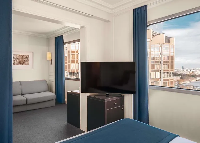 Hotel Novotel Centre Tour Eiffel 4*