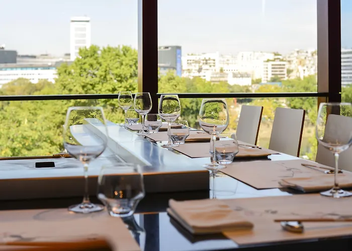 Novotel Centre Tour Eiffel 4*