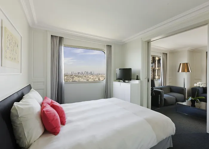 Hotel Novotel Centre Tour Eiffel 4*