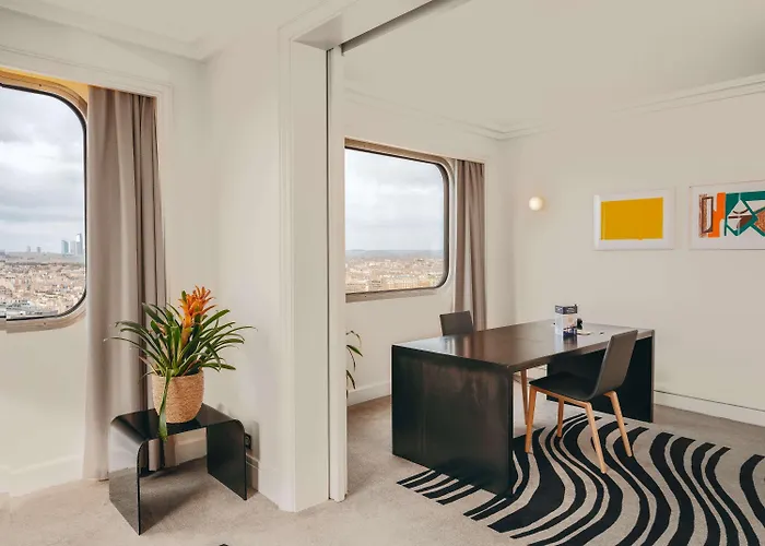 Novotel Centre Tour Eiffel 4*