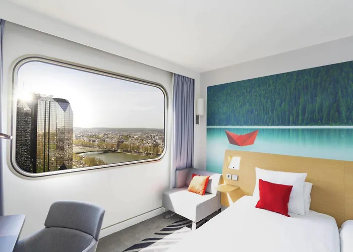 Hotel Novotel Centre Tour Eiffel 4*