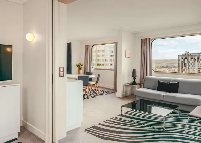 Novotel Centre Tour Eiffel Hotel 4*