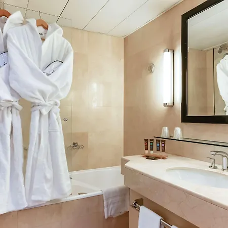 Novotel Centre Tour Eiffel 4*