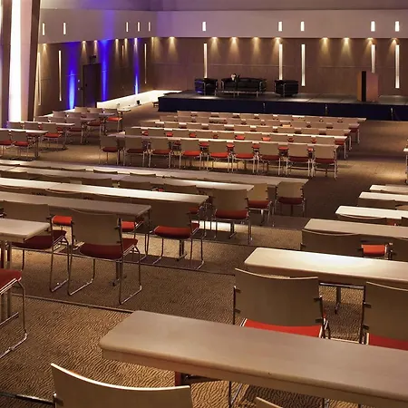 מלון Novotel Centre Tour Eiffel 4*