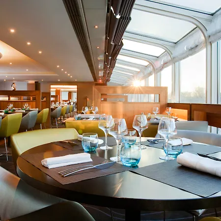 Отель Novotel Centre Tour Eiffel