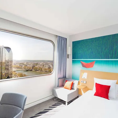 Novotel Centre Tour Eiffel Hotel 4*