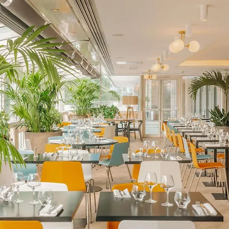 Novotel Centre Tour Eiffel 4* Париж