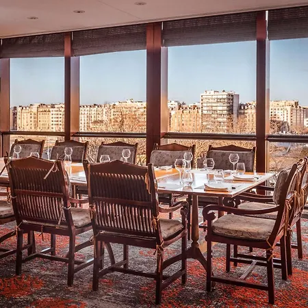 Отель Novotel Centre Tour Eiffel 4*