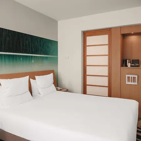 Отель Novotel Centre Tour Eiffel 4*