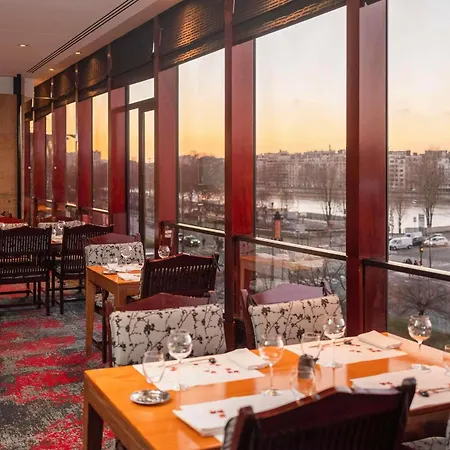 Отель Novotel Centre Tour Eiffel 4*